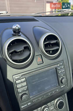 Внедорожник / Кроссовер Nissan Qashqai 2012 в 