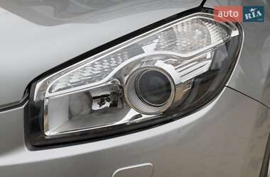 Позашляховик / Кросовер Nissan Qashqai 2011 в 
