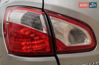 Позашляховик / Кросовер Nissan Qashqai 2011 в 