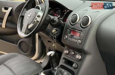 Позашляховик / Кросовер Nissan Qashqai 2011 в 