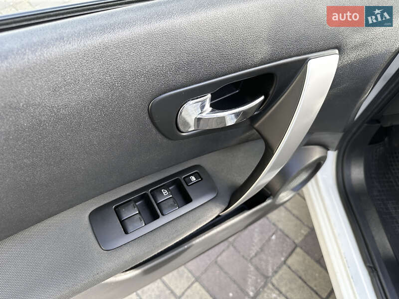 Позашляховик / Кросовер Nissan Qashqai 2013 в Самборі