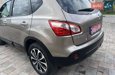 Внедорожник / Кроссовер Nissan Qashqai 2012 в 