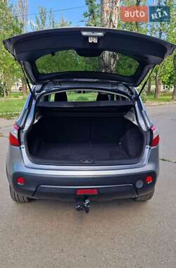 Внедорожник / Кроссовер Nissan Qashqai 2012 в 