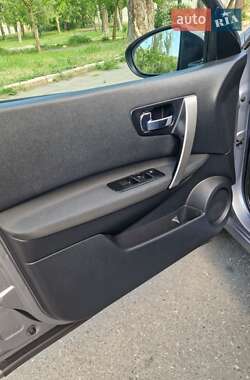 Внедорожник / Кроссовер Nissan Qashqai 2012 в 