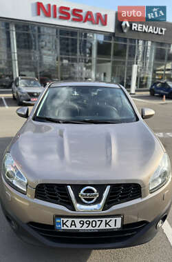 Внедорожник / Кроссовер Nissan Qashqai 2013 в 