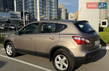 Внедорожник / Кроссовер Nissan Qashqai 2013 в 