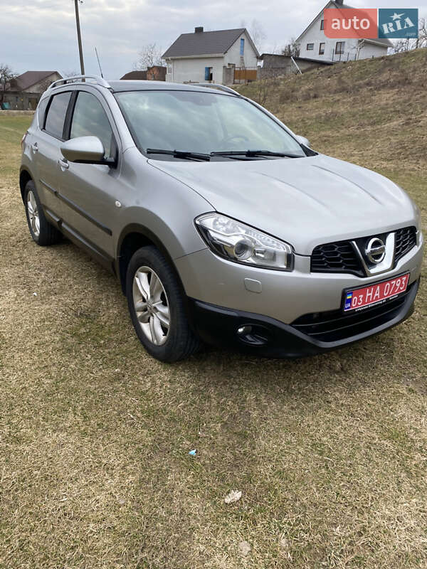 Внедорожник / Кроссовер Nissan Qashqai 2012 в 