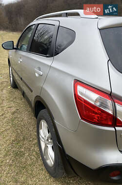 Внедорожник / Кроссовер Nissan Qashqai 2012 в 