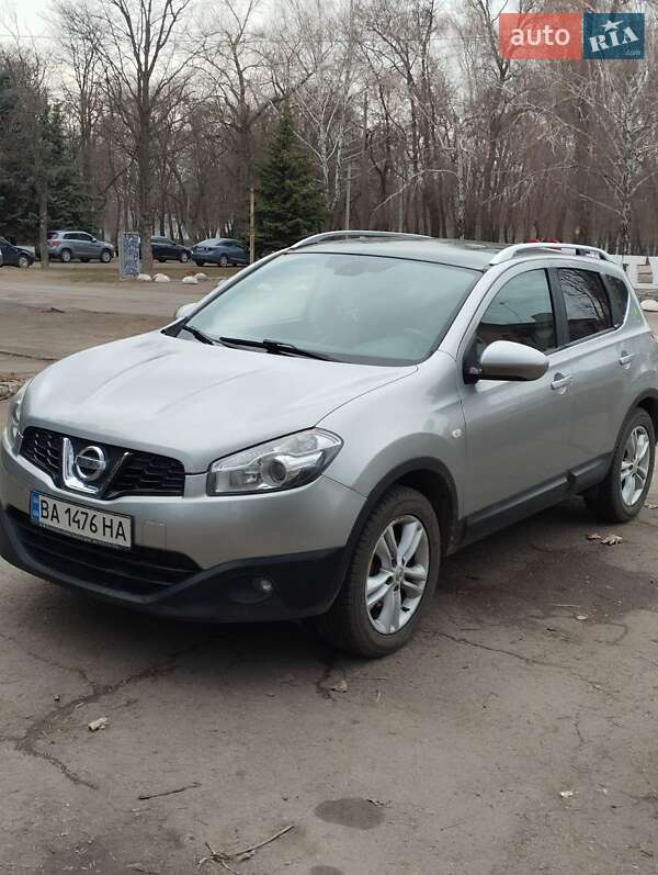 Внедорожник / Кроссовер Nissan Qashqai 2010 в Каменском