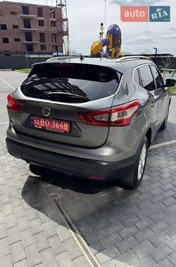 Внедорожник / Кроссовер Nissan Qashqai 2015 в 