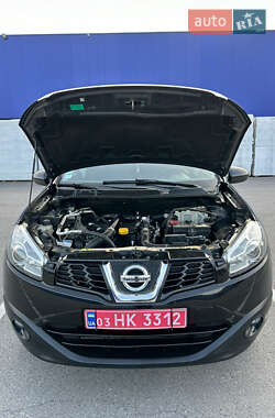 Позашляховик / Кросовер Nissan Qashqai 2013 в 