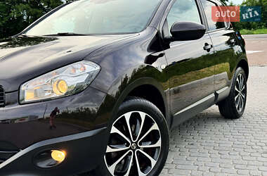 Внедорожник / Кроссовер Nissan Qashqai 2012 в 