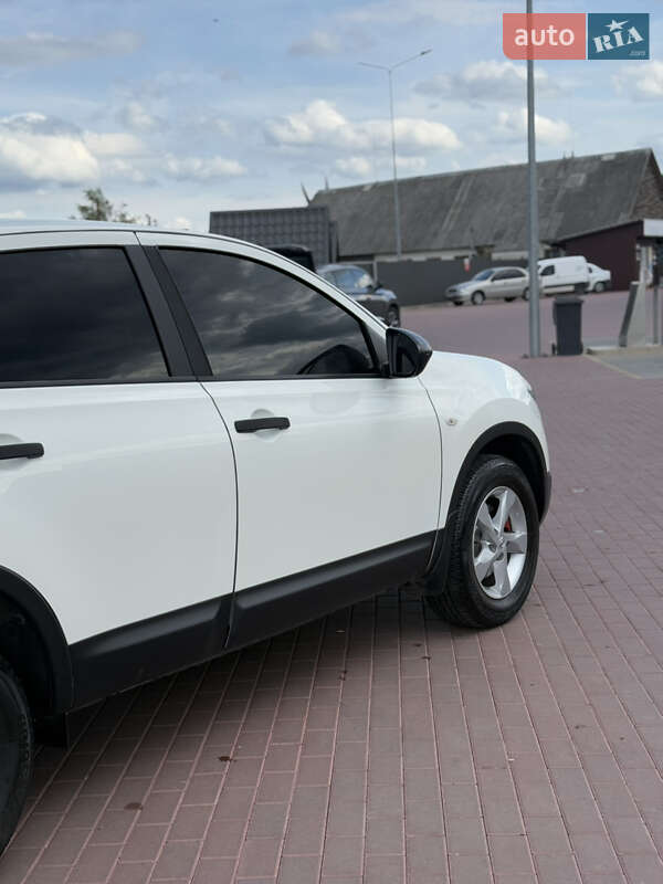 Внедорожник / Кроссовер Nissan Qashqai 2013 в Сарнах