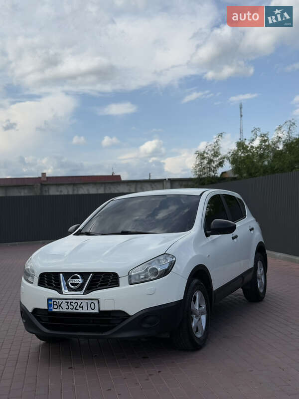 Внедорожник / Кроссовер Nissan Qashqai 2013 в Сарнах