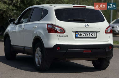 Внедорожник / Кроссовер Nissan Qashqai 2013 в 