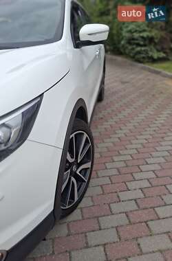 Внедорожник / Кроссовер Nissan Qashqai 2014 в 