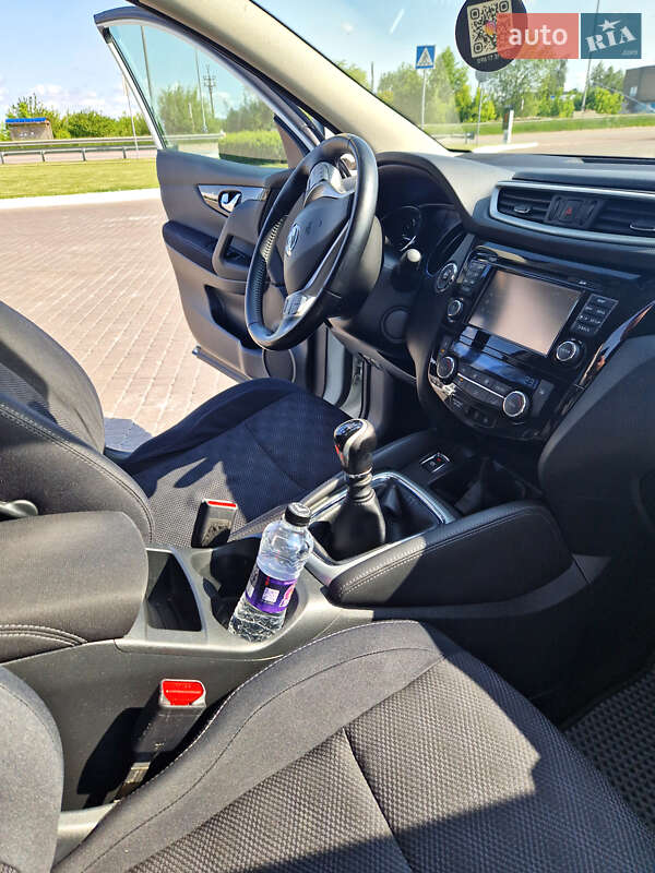 Внедорожник / Кроссовер Nissan Qashqai 2015 в Ровно