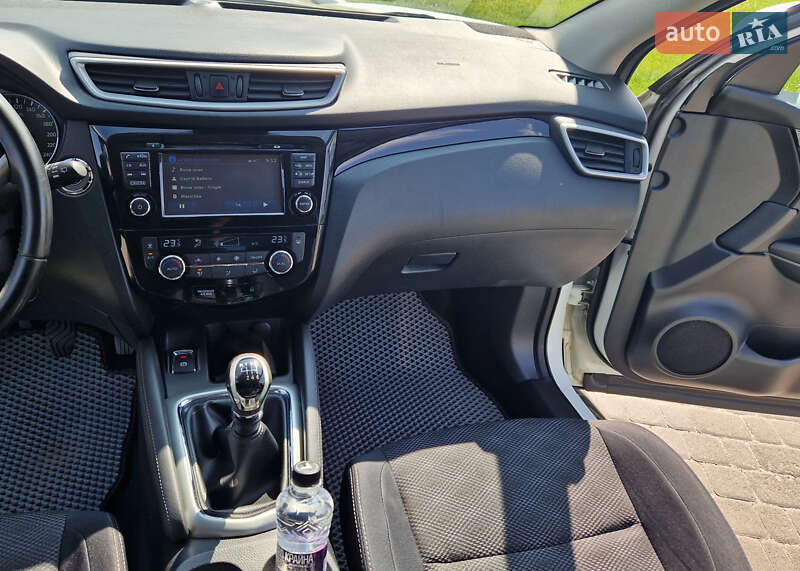 Внедорожник / Кроссовер Nissan Qashqai 2015 в Ровно
