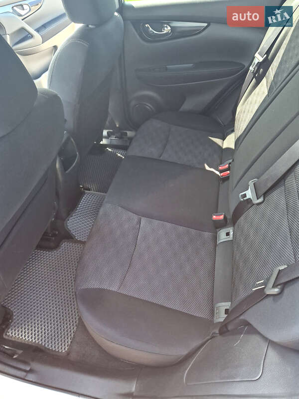 Внедорожник / Кроссовер Nissan Qashqai 2015 в Ровно