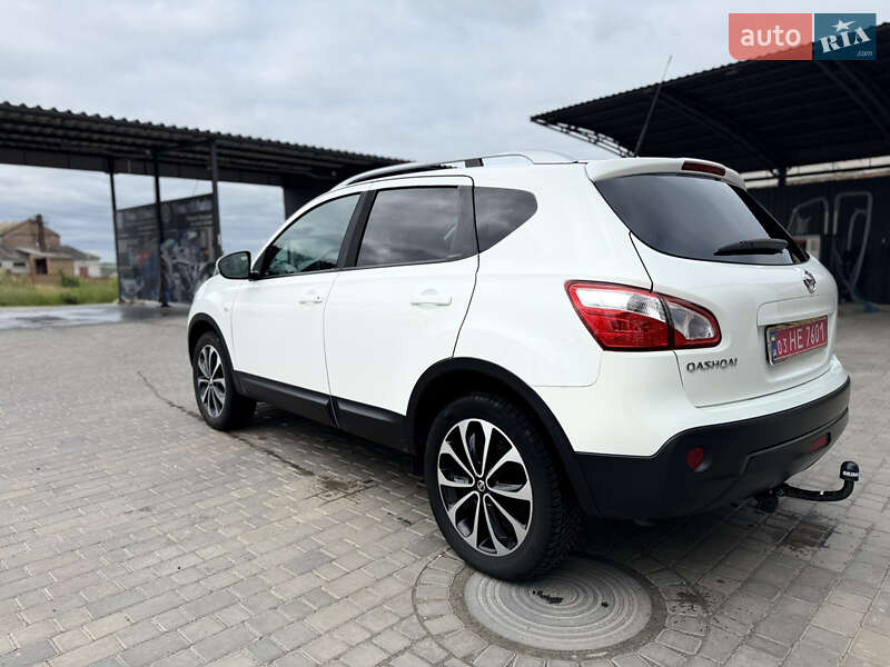 Позашляховик / Кросовер Nissan Qashqai 2011 в Звенигородці