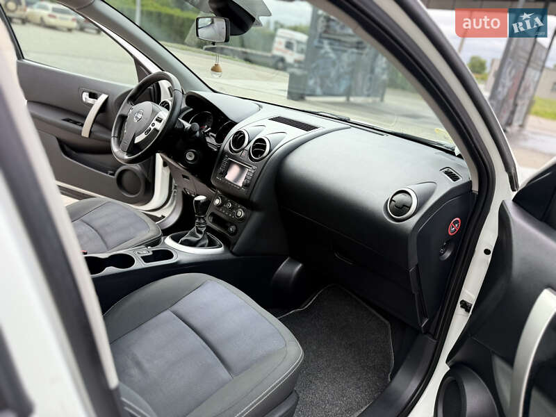 Позашляховик / Кросовер Nissan Qashqai 2011 в Звенигородці