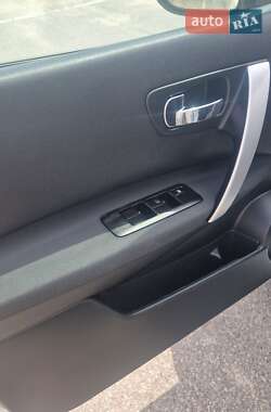 Внедорожник / Кроссовер Nissan Qashqai 2012 в 