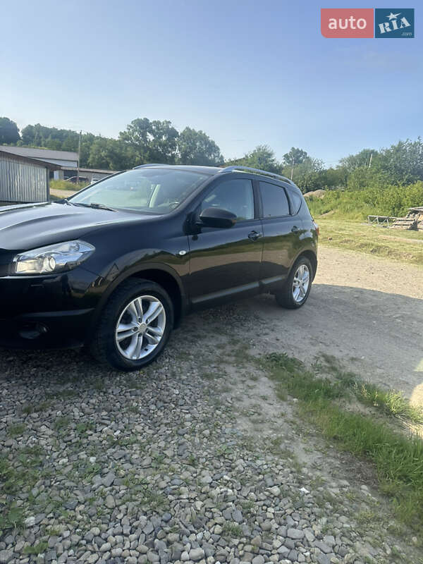 Позашляховик / Кросовер Nissan Qashqai 2011 в Косові