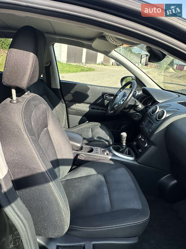 Позашляховик / Кросовер Nissan Qashqai 2011 в Косові