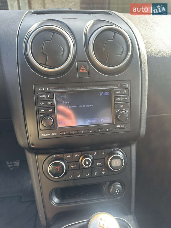 Позашляховик / Кросовер Nissan Qashqai 2011 в Косові