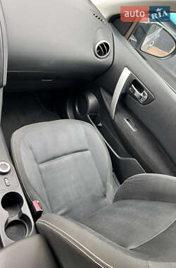 Внедорожник / Кроссовер Nissan Qashqai 2010 в 