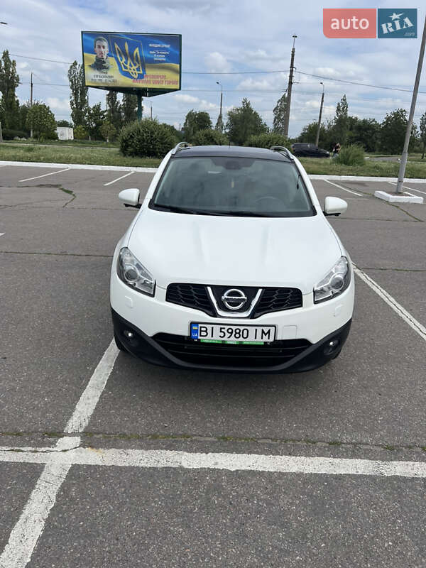 Внедорожник / Кроссовер Nissan Qashqai 2012 в 