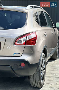 Внедорожник / Кроссовер Nissan Qashqai 2012 в 