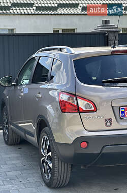 Внедорожник / Кроссовер Nissan Qashqai 2012 в 