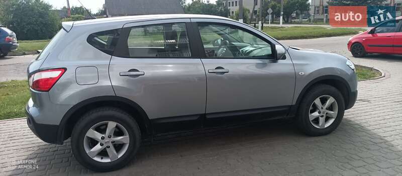 Внедорожник / Кроссовер Nissan Qashqai 2011 в Старой Выжевке