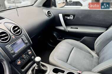 Позашляховик / Кросовер Nissan Qashqai 2010 в 