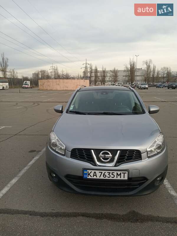 Внедорожник / Кроссовер Nissan Qashqai 2012 в 
