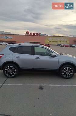 Внедорожник / Кроссовер Nissan Qashqai 2012 в 
