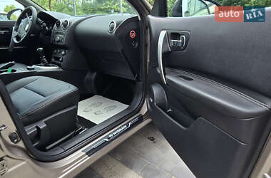 Внедорожник / Кроссовер Nissan Qashqai 2010 в 