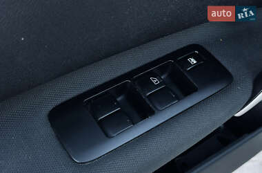 Позашляховик / Кросовер Nissan Qashqai 2013 в 