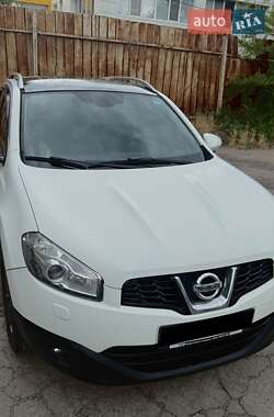 Позашляховик / Кросовер Nissan Qashqai 2012 в 