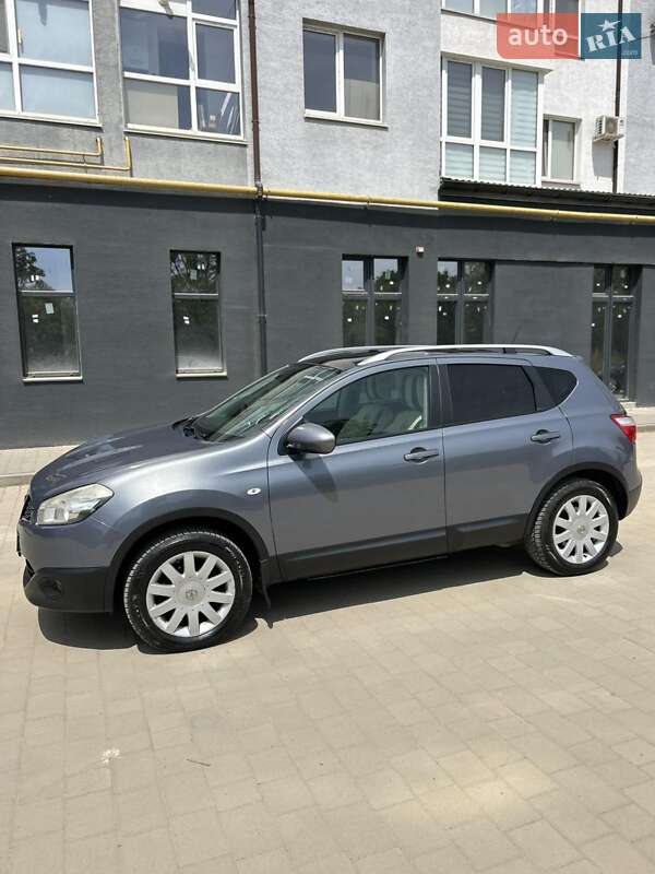 Позашляховик / Кросовер Nissan Qashqai 2010 в Івано-Франківську