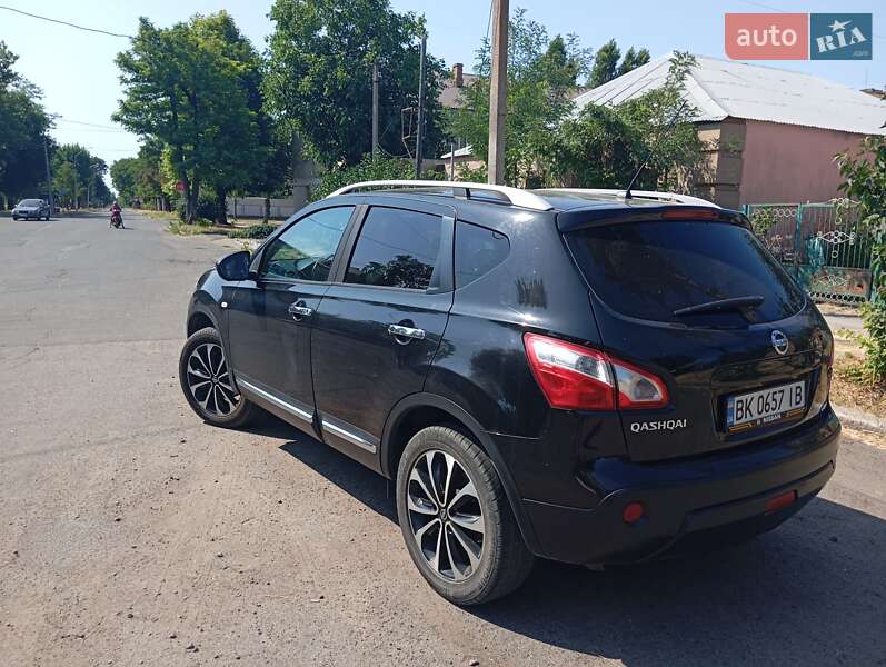 Внедорожник / Кроссовер Nissan Qashqai 2011 в Сарнах