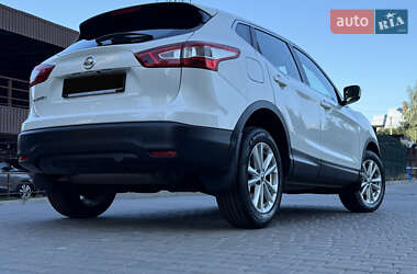 Позашляховик / Кросовер Nissan Qashqai 2015 в 