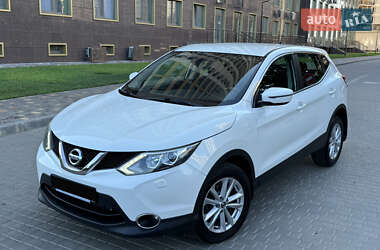 Позашляховик / Кросовер Nissan Qashqai 2015 в 