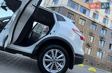 Позашляховик / Кросовер Nissan Qashqai 2015 в 