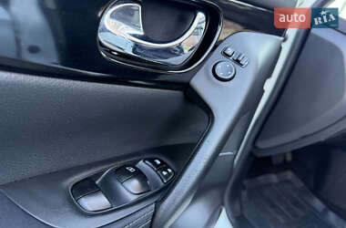 Позашляховик / Кросовер Nissan Qashqai 2015 в 
