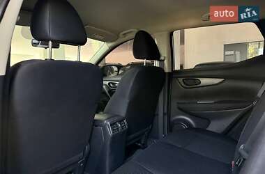 Позашляховик / Кросовер Nissan Qashqai 2016 в 