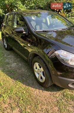 Внедорожник / Кроссовер Nissan Qashqai 2011 в 