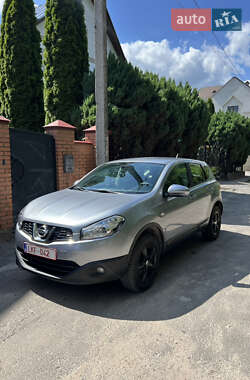 Позашляховик / Кросовер Nissan Qashqai 2010 в 