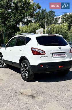 Позашляховик / Кросовер Nissan Qashqai 2012 в 